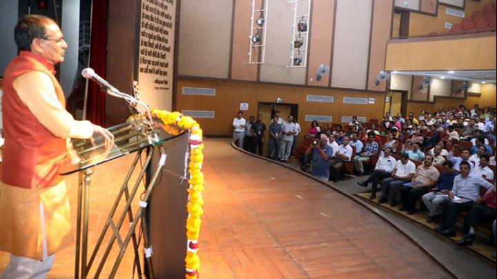 समन्वयक समर्पित भाव से राज्य शासन की योजनाओं का करें प्रचार-प्रसार  : मुख्यमंत्री श्री चौहान